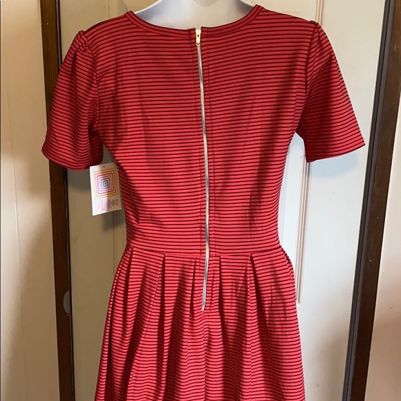 LuLaRoe Amelia Dress w/ Pockets - Picture 4 of 7
